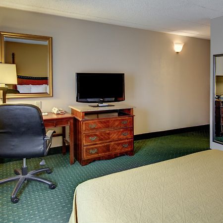 Quality Inn & Suites College Park Extérieur photo