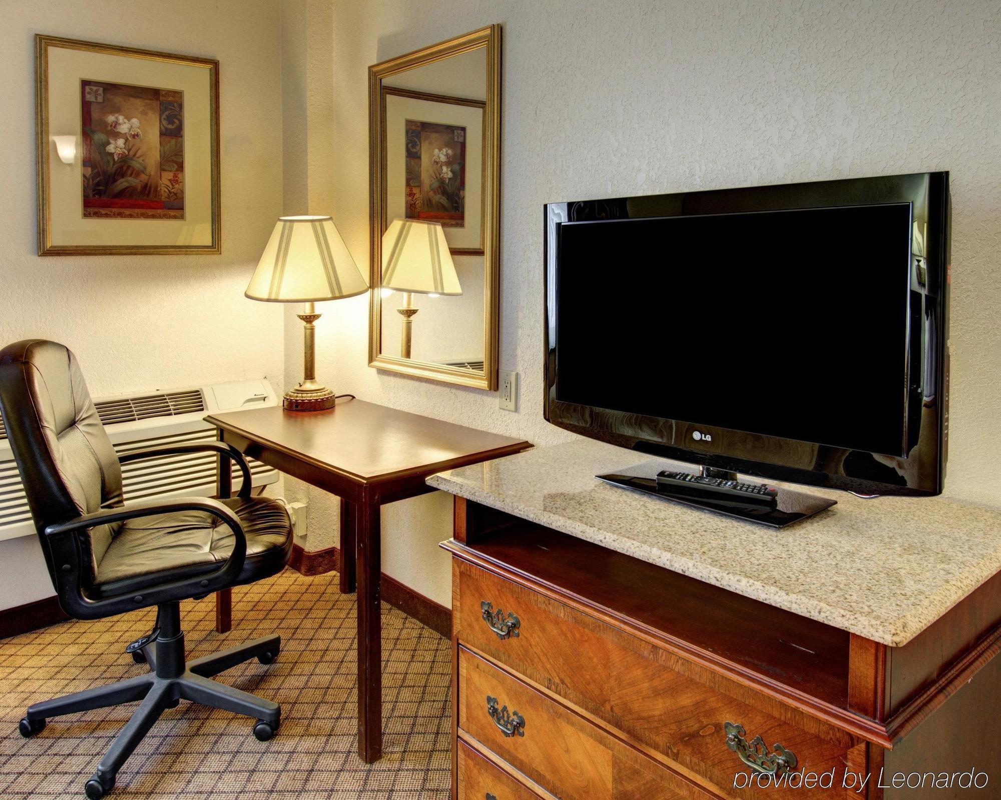 Quality Inn & Suites College Park Extérieur photo
